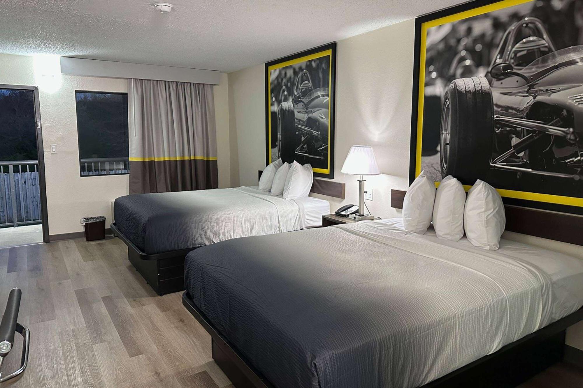 Super 8 By Wyndham แคนนาโปลิส ภายนอก รูปภาพ