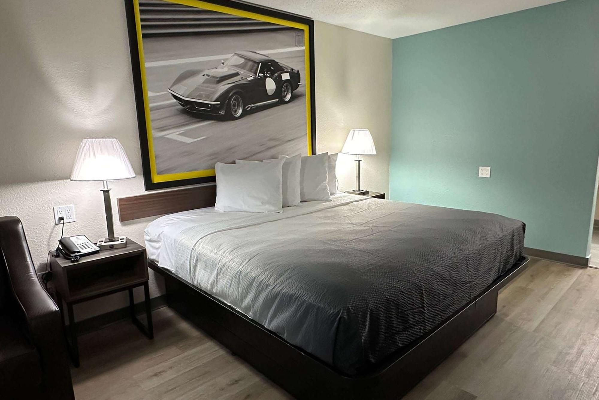 Super 8 By Wyndham แคนนาโปลิส ภายนอก รูปภาพ